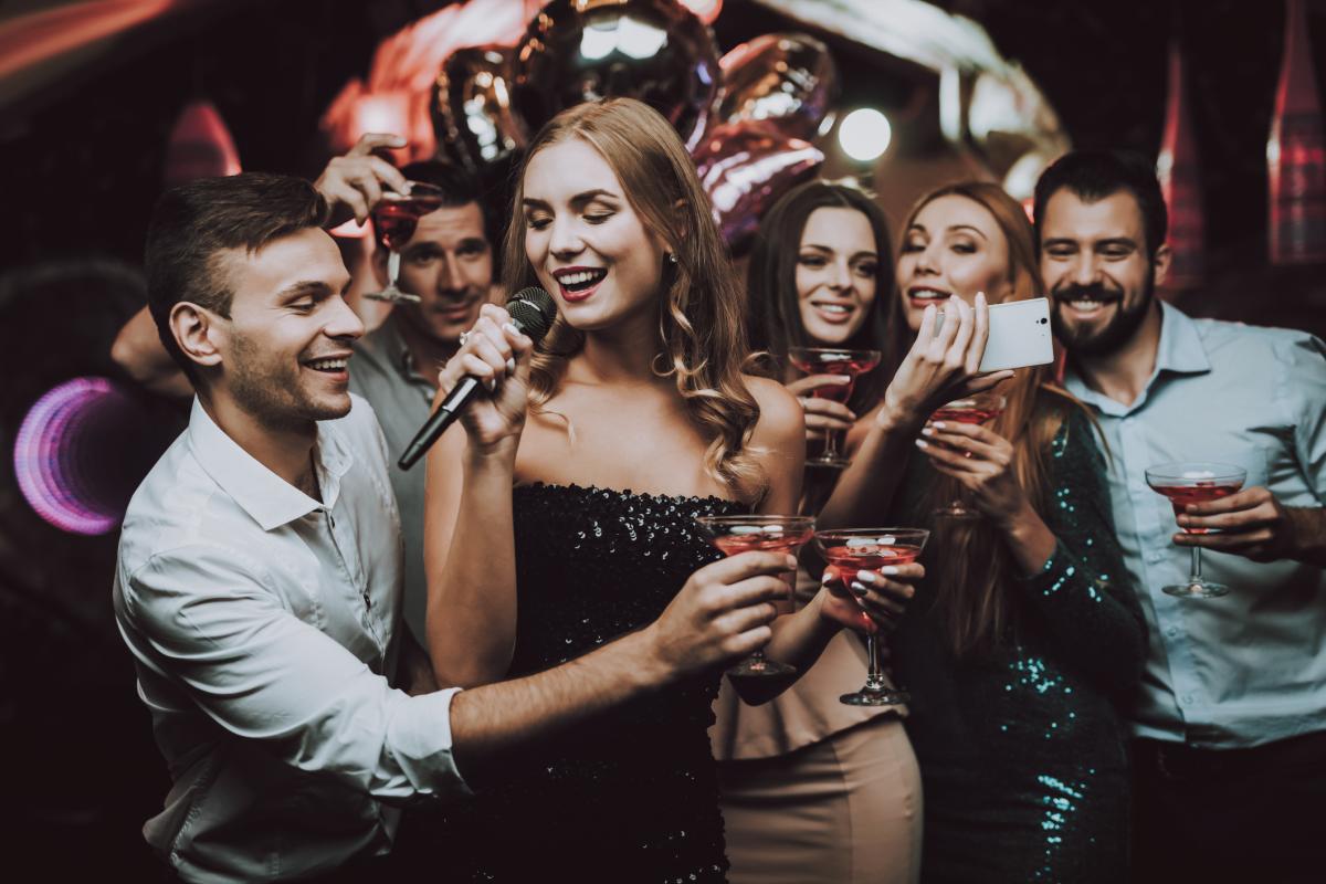 Cena con karaoke en Barcelona