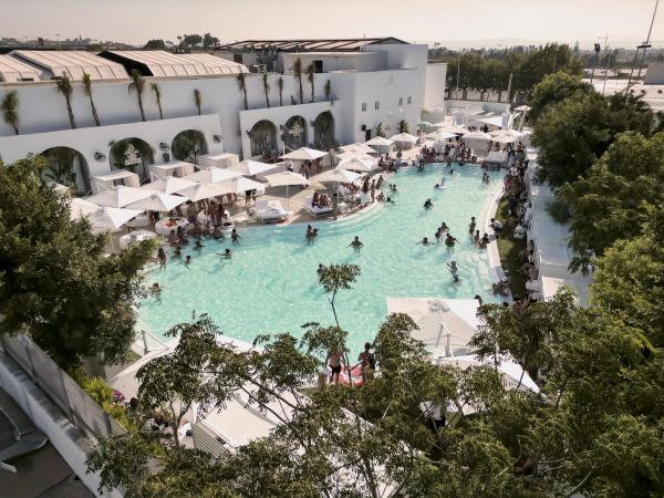 Makala Beach Club