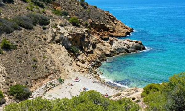 Playas bonitas en Alicante provincia - Cala Tío Ximo (Benidorm)