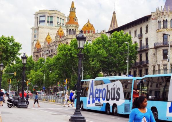 Qué ver en Barcelona con niños - Aerobús Barcelona