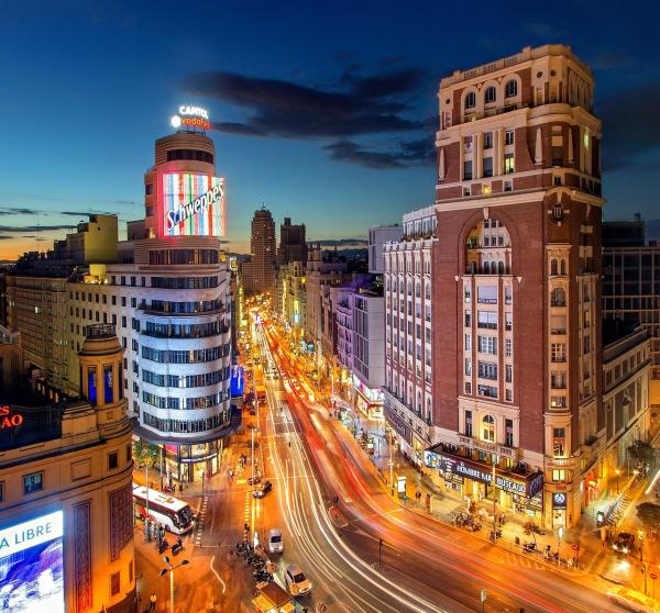 Planes, ocio y servicios locales: cómo descubrir los mejores rincones y comercios de Madrid