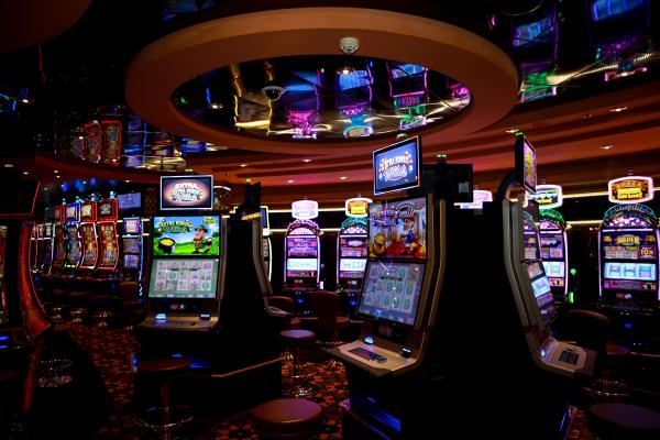 Casino online como plan de noche en España: casi la mitad del mercado en 2026