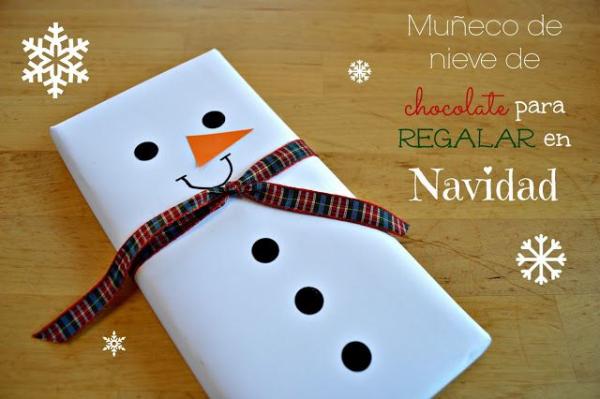 Ideas originales para envolver regalos de Navidad - Envoltorio de muñeco de nieve