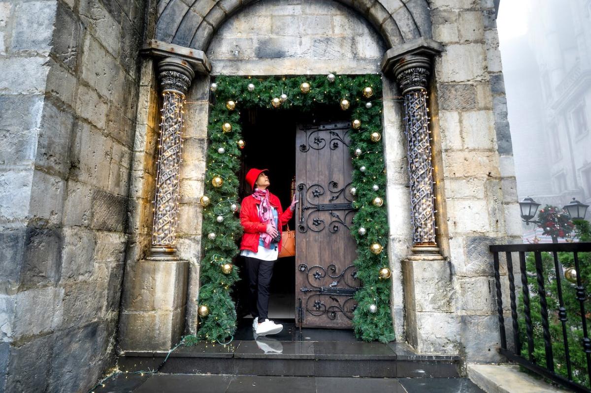 Ideas de decoraciones de navidad para puertas y ventanas
