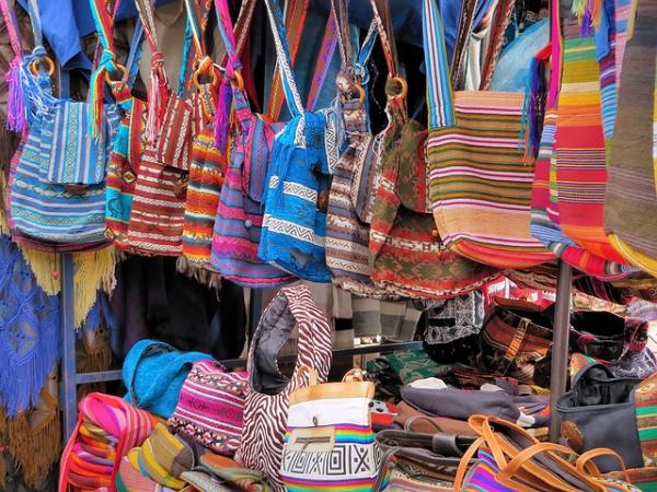 Tianguis de ropa en CDMX