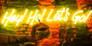 Indómita, Burger Social Club