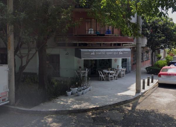 Down The Rabbit Hole. Cafetería & Crepería